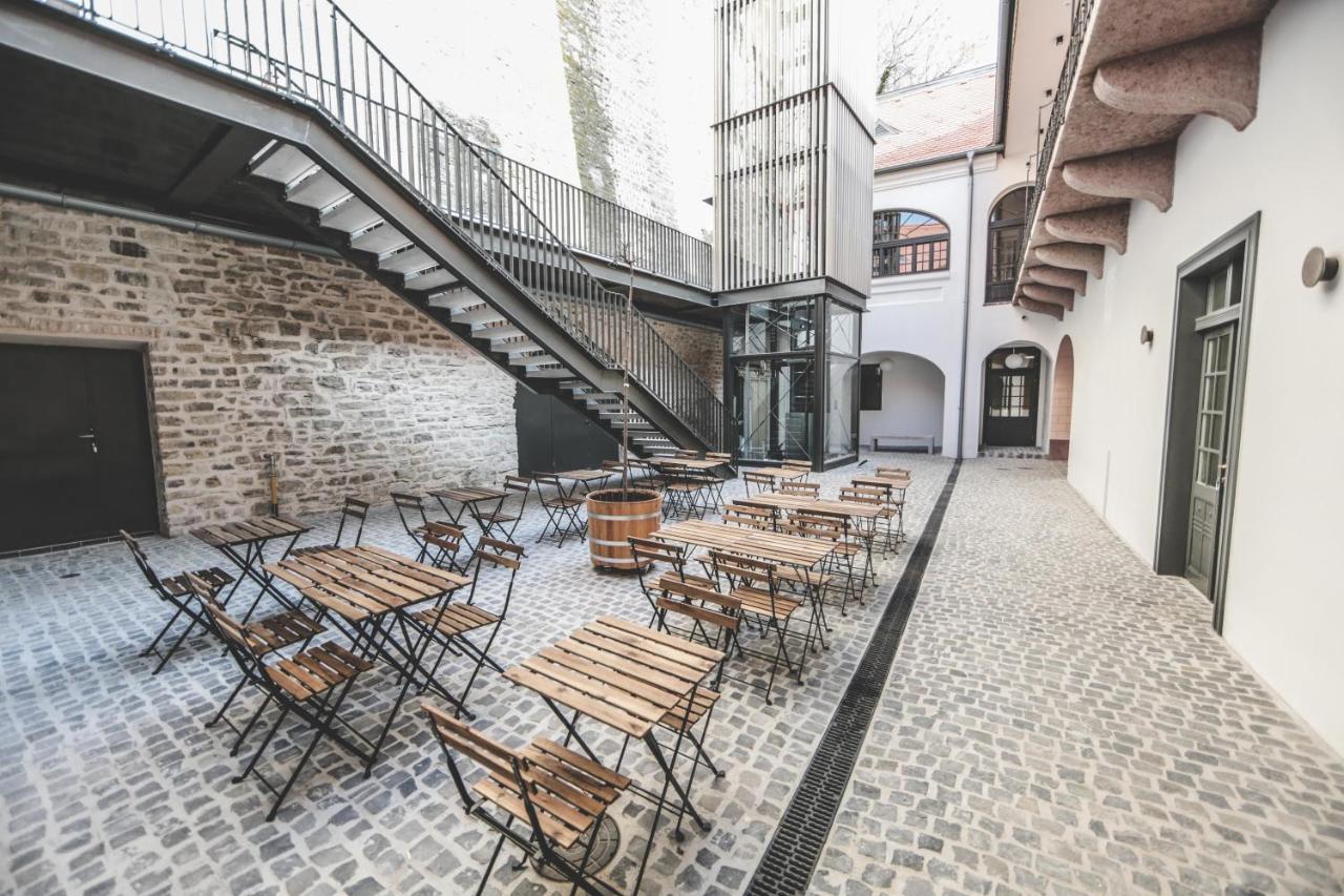 Ruttner Haz Hostel Veszprém Buitenkant foto