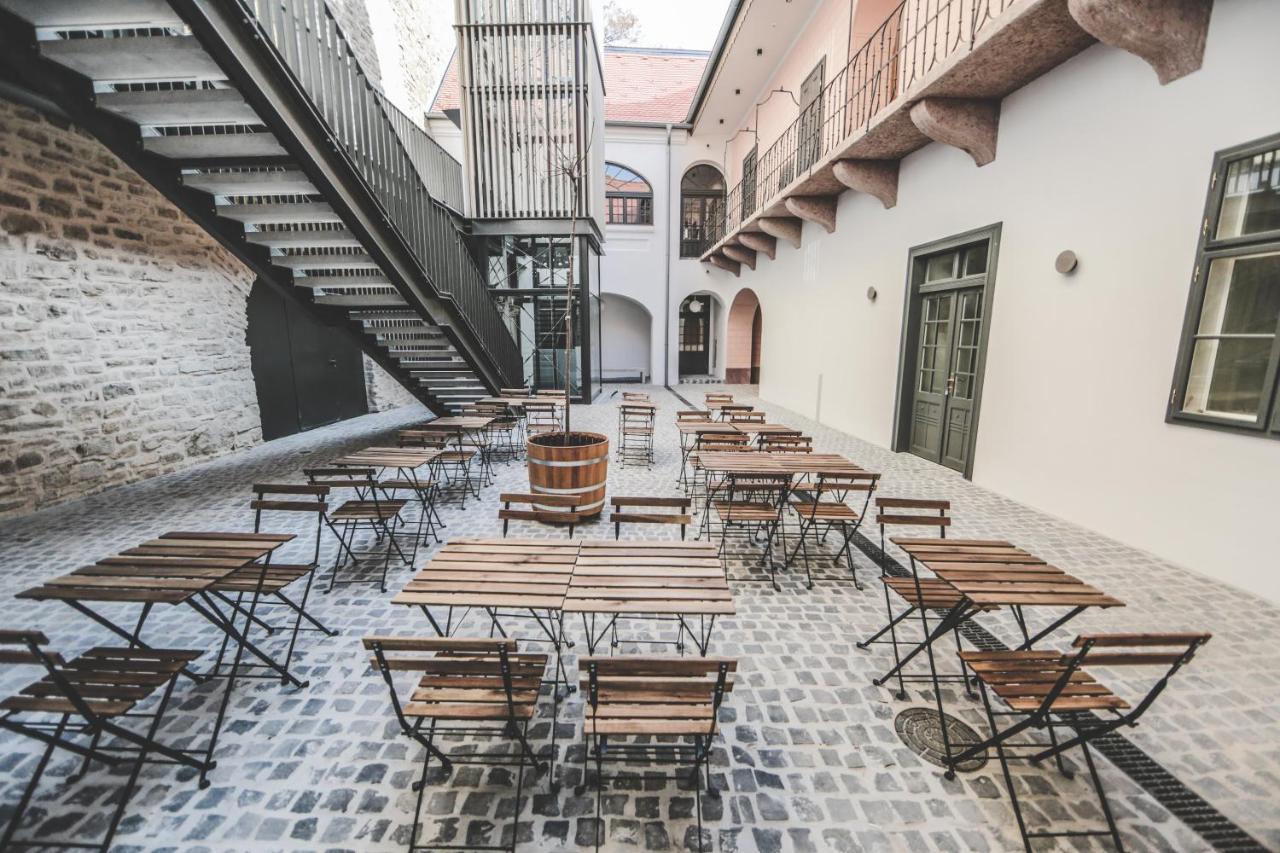 Ruttner Haz Hostel Veszprém Buitenkant foto