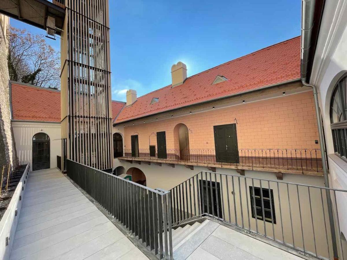 Ruttner Haz Hostel Veszprém Buitenkant foto