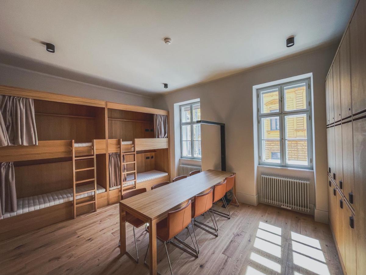 Ruttner Haz Hostel Veszprém Buitenkant foto